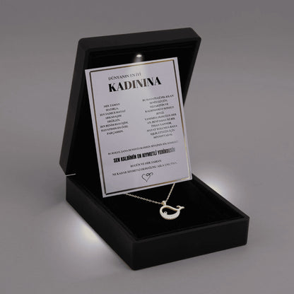 "Kadınına" Kristal Taşlı Balina Kolye Anlamlı Not ve Kutulu