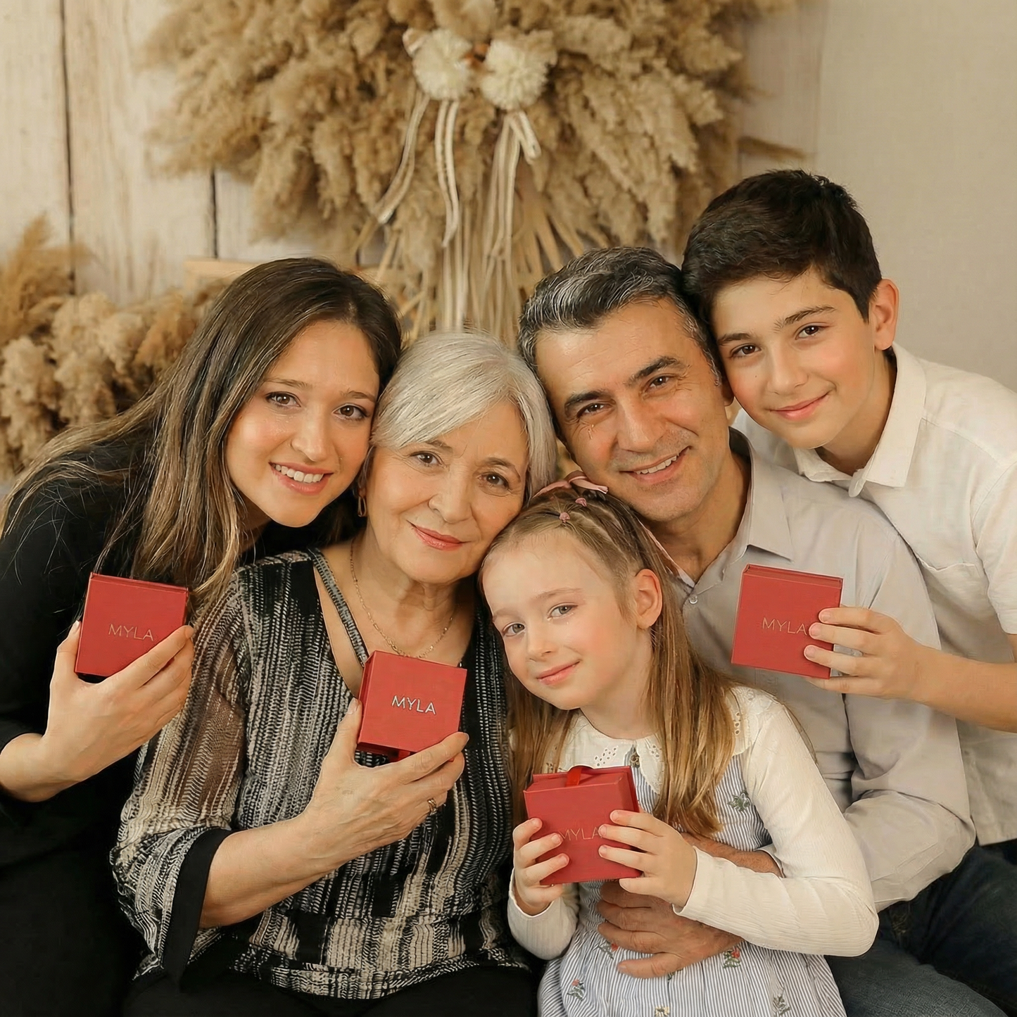 Myla 4'lü Aile Paketi ''Kızıma Yonca, Kadınıma Zarafet, Anneme Melek ve Oğluma Çubuk Kolye''