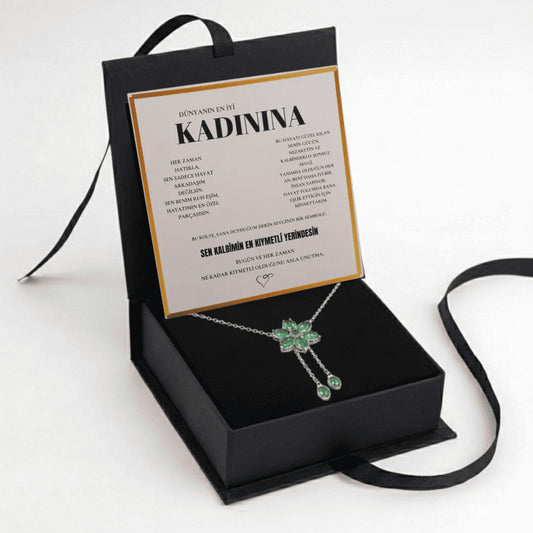 "Kadınına" Zümrüt Taşlı Bronş Kolye Notlu ve Kutulu
