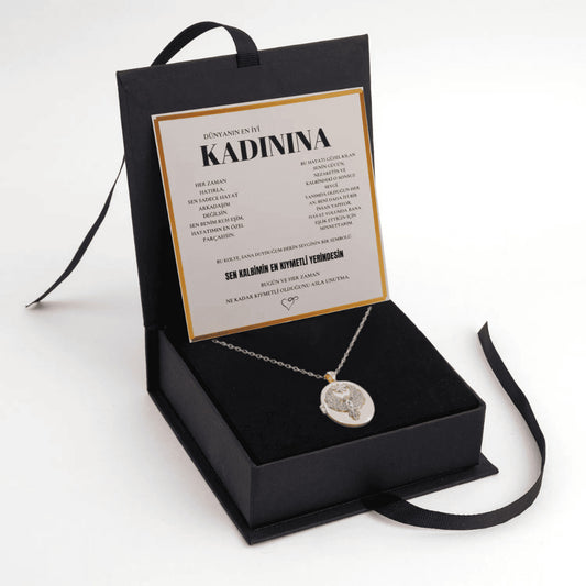 "Kadınına" Fotoğraflı El İşleme Taşlı Kolye Anlamlı Not ve Kutulu