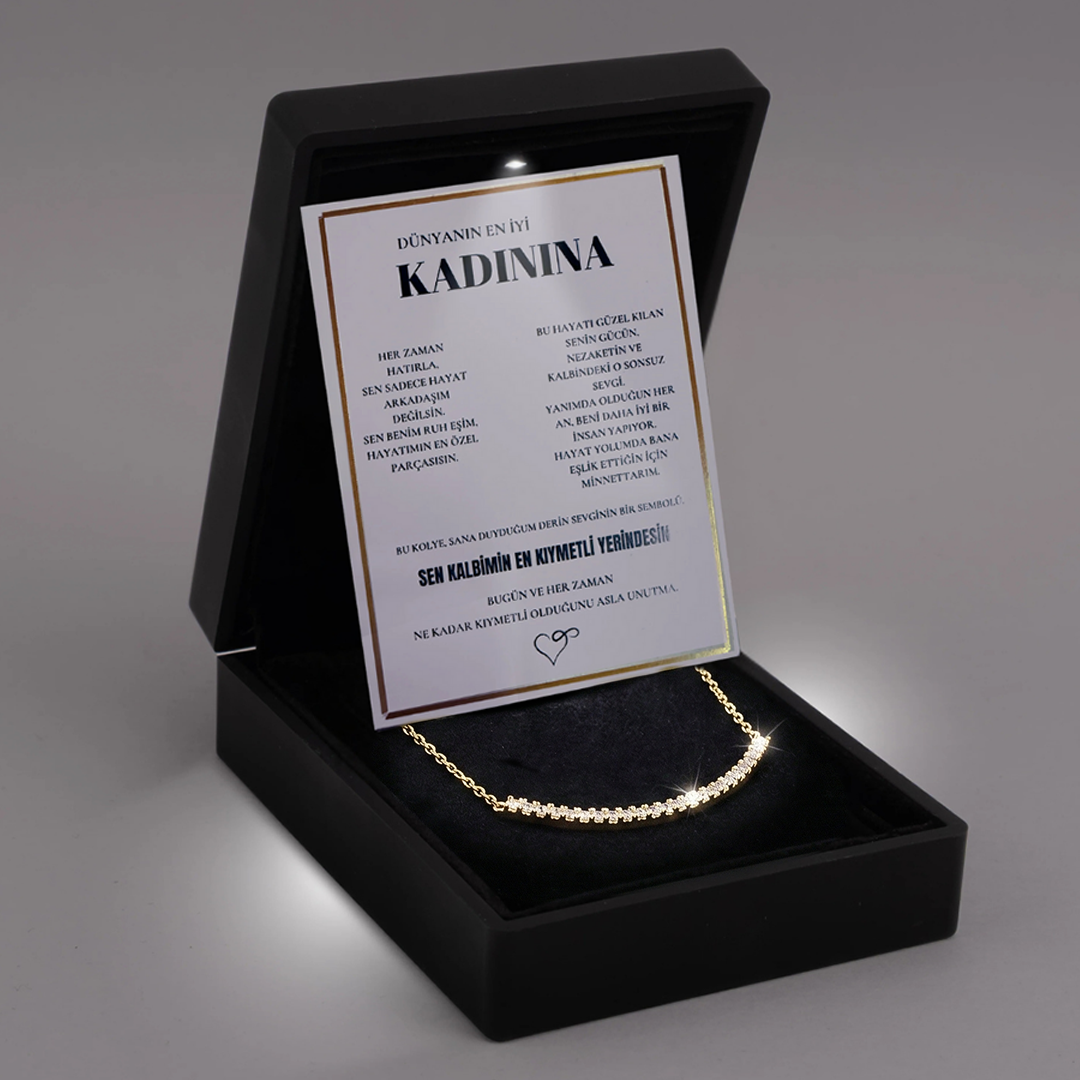 "Kadınına" Sıra Taşlı Gold Renk Kolye Anlamlı Not ve Kutulu