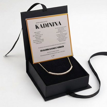 "Kadınına" Sıra Taşlı Gold Renk Kolye Anlamlı Not ve Kutulu