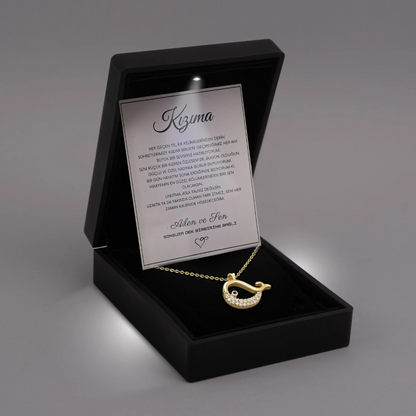 "Kızıma" Kristal Taşlı Balina Kolye Anlamlı Notlu Kutulu